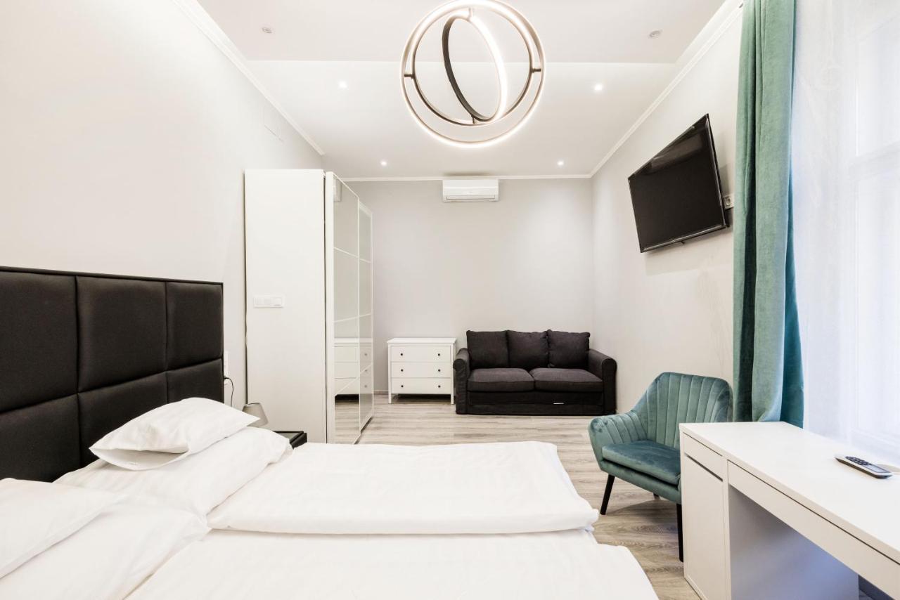 A Golden Star Modern Luxury And * Boedapest