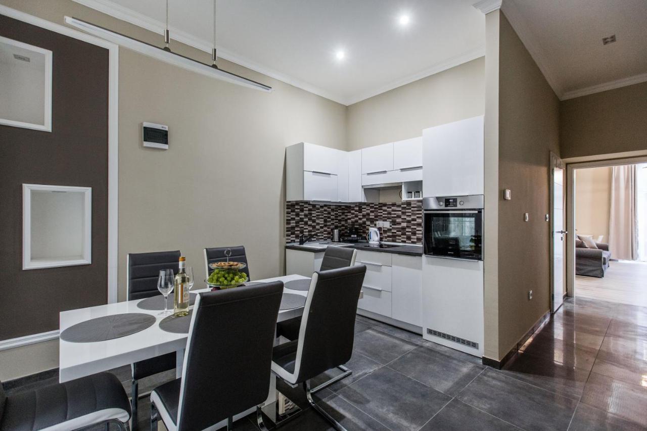 A Golden Star Modern Luxury And Boedapest