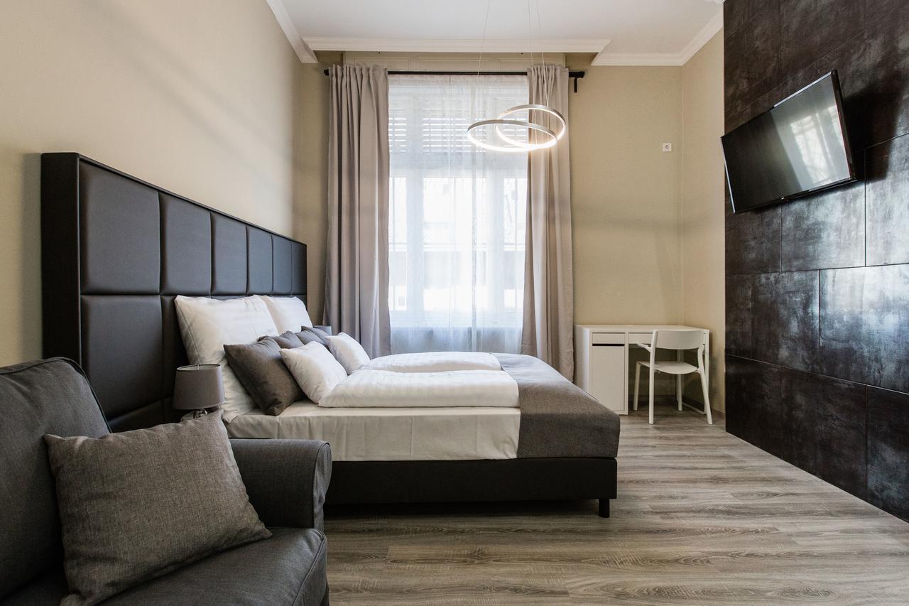 A Golden Star Modern Luxury And Budapesta